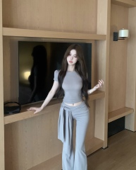 Round neck, tight-fitting, simple ribbed short-sleeved T-shirt + knitted trousers, slim-fitting, waist-slimming, trendy front-tie boot-cut trousers