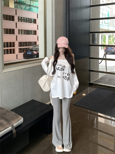 Real shot of white one-shoulder printed T-shirt for women, summer thin sun protection blouse, loose, lazy style, long sleeves