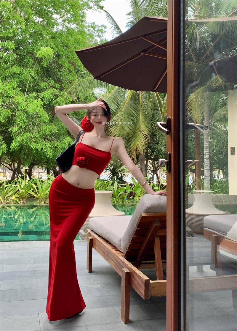 Real shot~Santa Monica beach short sleeveless red flower halter top sexy hip-covering skirt suit for women