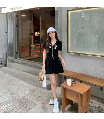 夏季新款韩版减龄休闲套装女设计感小众连帽上衣纯欲甜辣风半身裙