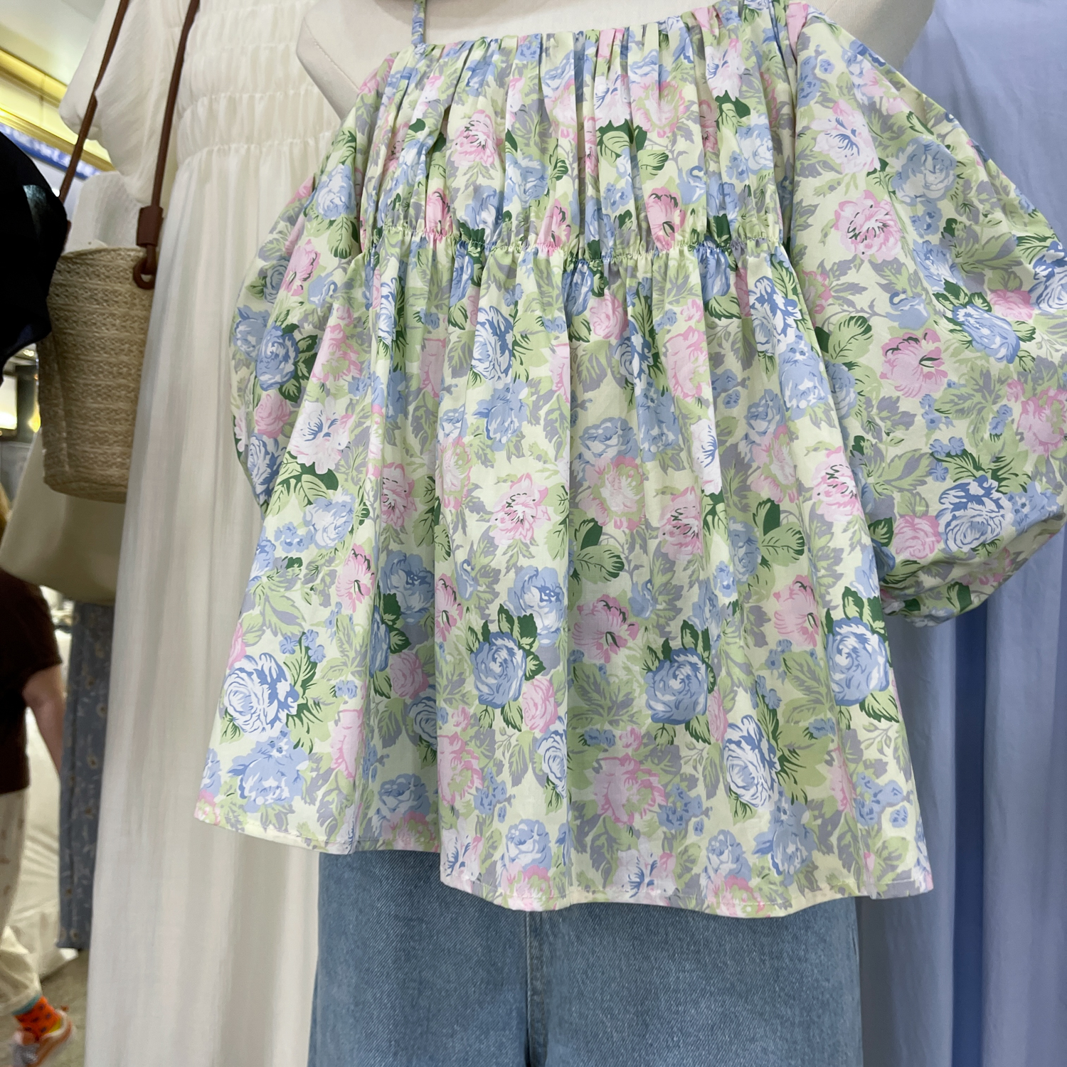 碎花露肩泡泡袖吊帶襯衫女夏季甜美超仙一字肩別致短款上衣
