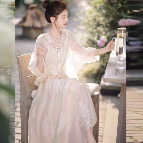 新中式国风套装女夏季2024新款高级感气质刺绣上衣半身裙子两件套
