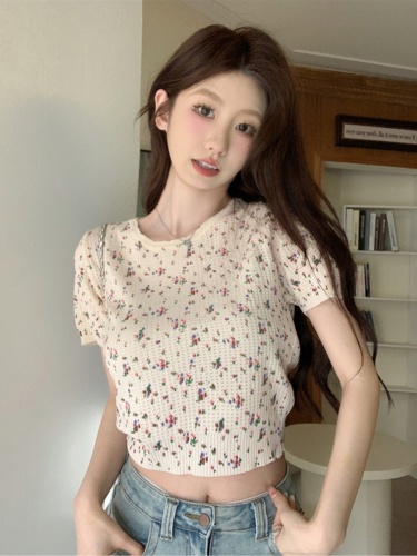 Retro style floral short-sleeved knitted T-shirt for women summer 2024 new slim fit short bottoming shirt top