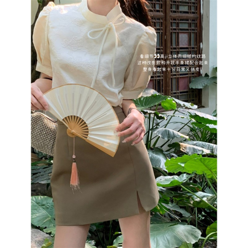 A modern Chinese style national costume top with a unique design, targeted at a niche market, featuring a high-end, French retro short-sleeve blouse for summer.