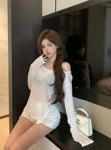 Real shot!  White micro-revealing shoulder long-sleeved T-shirt summer Korean lazy versatile loose irregular slit sun protection clothing