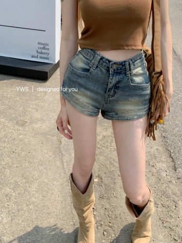 Real shot of summer ultra-short hot girl retro nostalgic stretch denim shorts