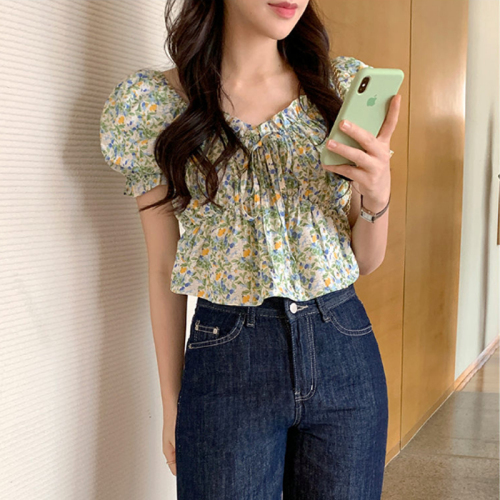 Korean chic summer French niche design fashionable age-reducing small floral short tops short-sleeved shirts for women
