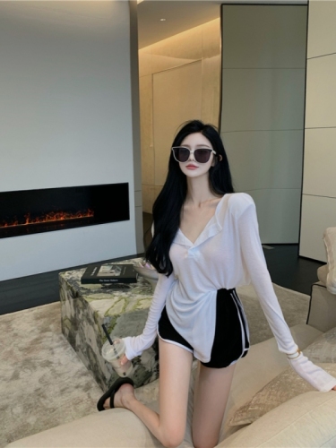 Actual shot ~ V-neck button thin style slimming sun protection shoulder pad long-sleeved T-shirt contrasting color casual sports hot pants suit