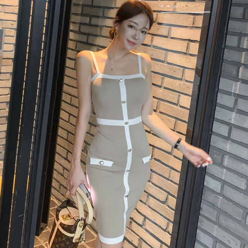 连衣裙夏季2024新款女韩版修身吊带单排扣气质方领针织修身包臀裙