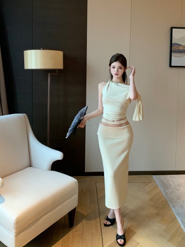 Real shot!  Asymmetrical sloping shoulder ribbon slim fit T-shirt vest top hollow design skirt suit