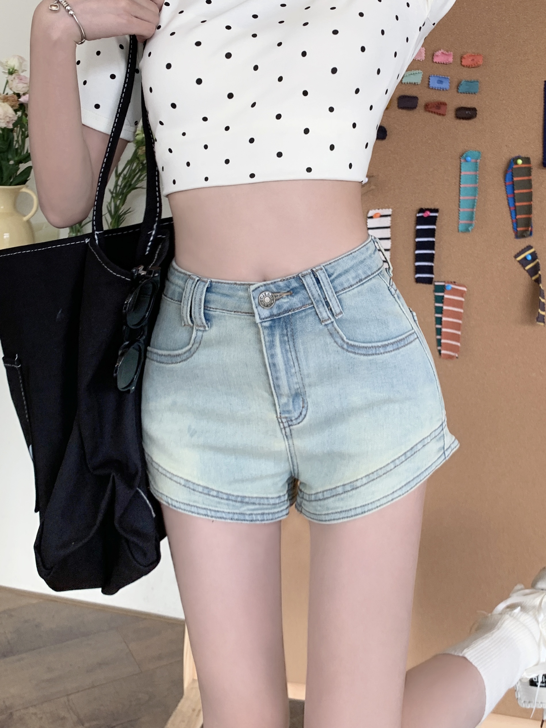 Real shot of washed light blue denim shorts for women in summer, retro hot pants with high waist and slimming straight tube 