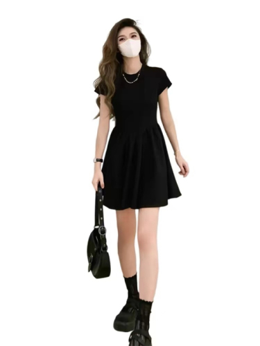 法式赫本风黑色高端气质连衣裙子女夏季2024年新款小个子显瘦短裙