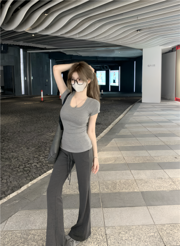 Real shot of hourglass tee that effortlessly shows off your figure and pinches the waist, three-color tee casual pants suit
