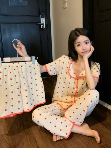 Real shot of strawberry print short-sleeved shorts and trousers three-piece set casual and comfortable home wear student pajamas set