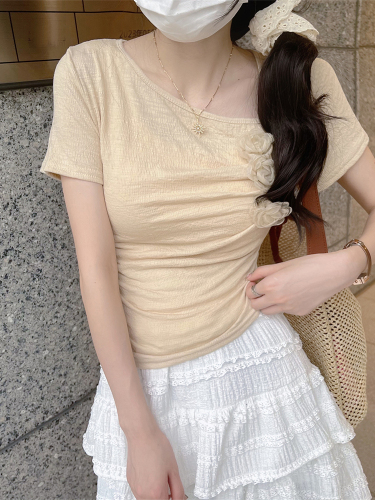 Real shot of three-dimensional flower short-sleeved T-shirt for women in summer, slim fit pleated design short top