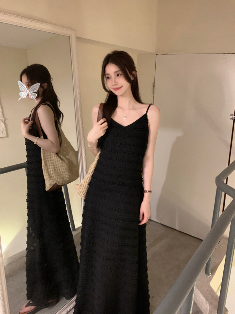 Photographed! Gentle French-style V-neck lace dress for women, simple and versatile spaghetti strap A-line dress