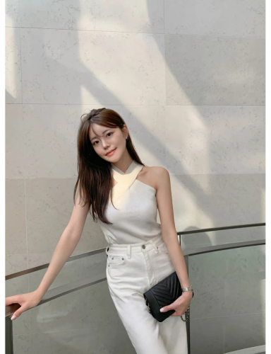 Korean ins summer hot girl style halter neck design, slim fit, knitted sweater, vest suspender