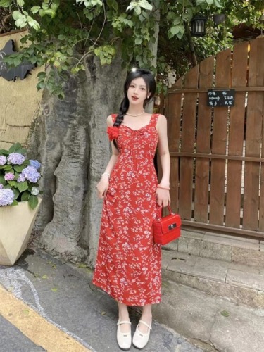 夏季新款女装复古中长款法式红色小碎花吊带裙海边度假风连衣裙女