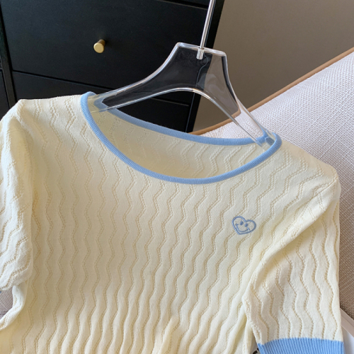 Actual shot of Zeng Xiaoxian's fragrant coconut contrasting color short-sleeved knitted T-shirt top for women Korean versatile thin sweater