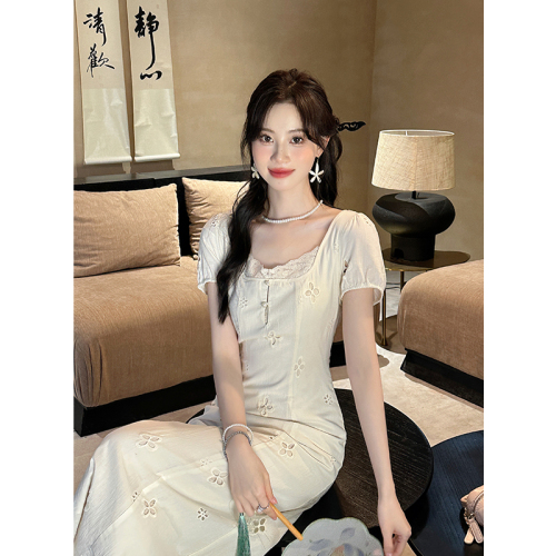 Real shot 2024 summer new style French elegant square collar solid color skirt heavy embroidery short-sleeved dress