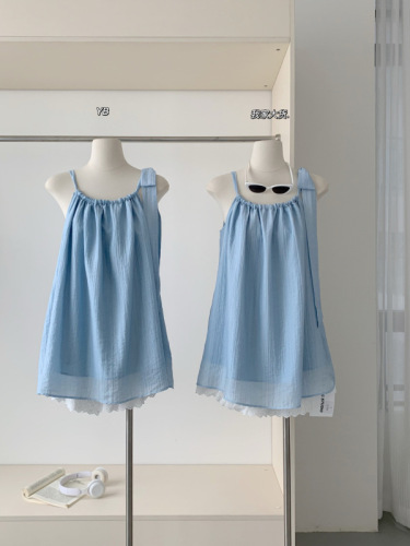 Guaiguai milk blue camisole sleeveless loose top embroidered lace white shorts two-piece suit