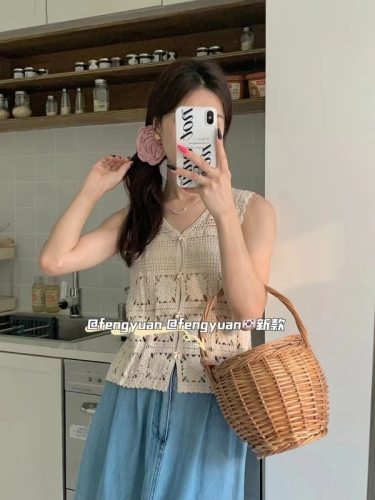 New Chinese style retro literary versatile cotton hook pattern stacked sleeveless vest summer hollow V-neck knitted loose lace