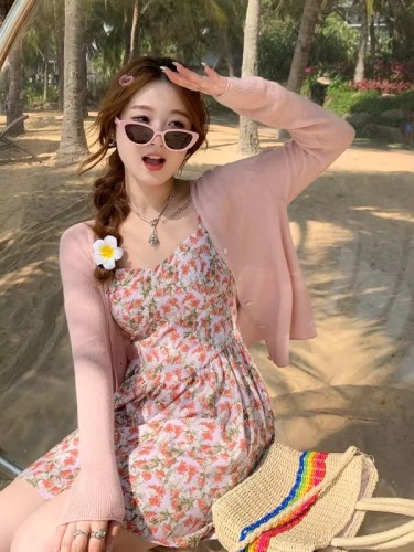 Red cardigan knitted women's 2024 new spring and autumn small waistcoat sun protection blouse thin outer shawl jacket top