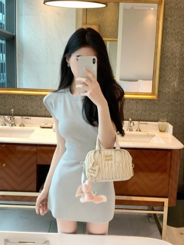 famouswang 2024 new summer style gentle lady gray knitted dress for small women