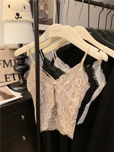 Real shot ~ French retro lace v-neck fixed cup goddess outer wear versatile slim bottoming sexy suspender belt