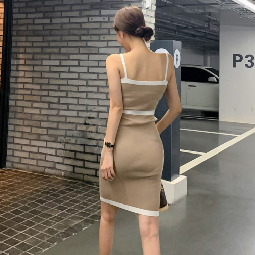 连衣裙夏季2024新款女韩版修身吊带单排扣气质方领针织修身包臀裙