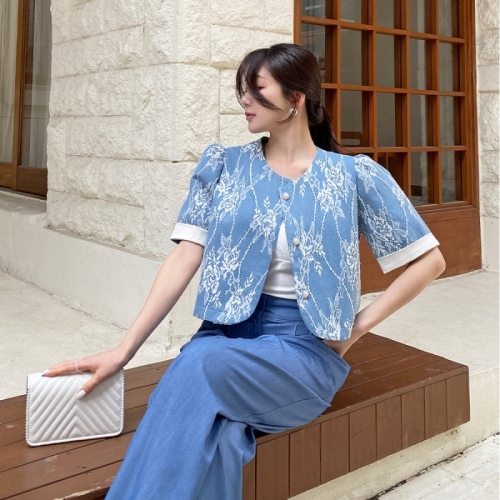 Korean Summer Fashion Round Neck Buttoned Lace Spliced ​​Blue Pearl Button Short Jacket Versatile Cardigan Top for Women
