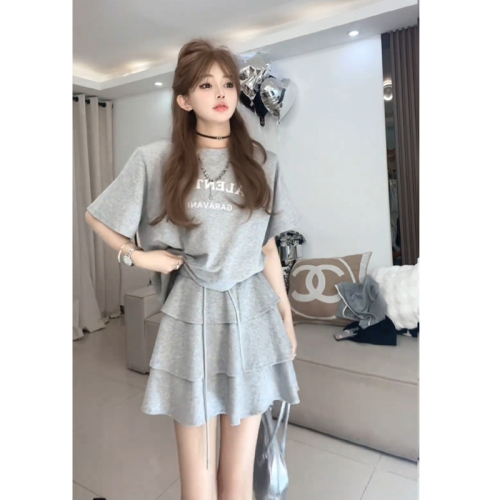 韩版ins时尚个性套装女夏季2024新款印花短袖T恤蛋糕半身裙两件套
