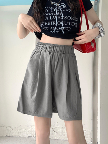 Actual shot of loose and versatile elastic waist wide leg casual shorts