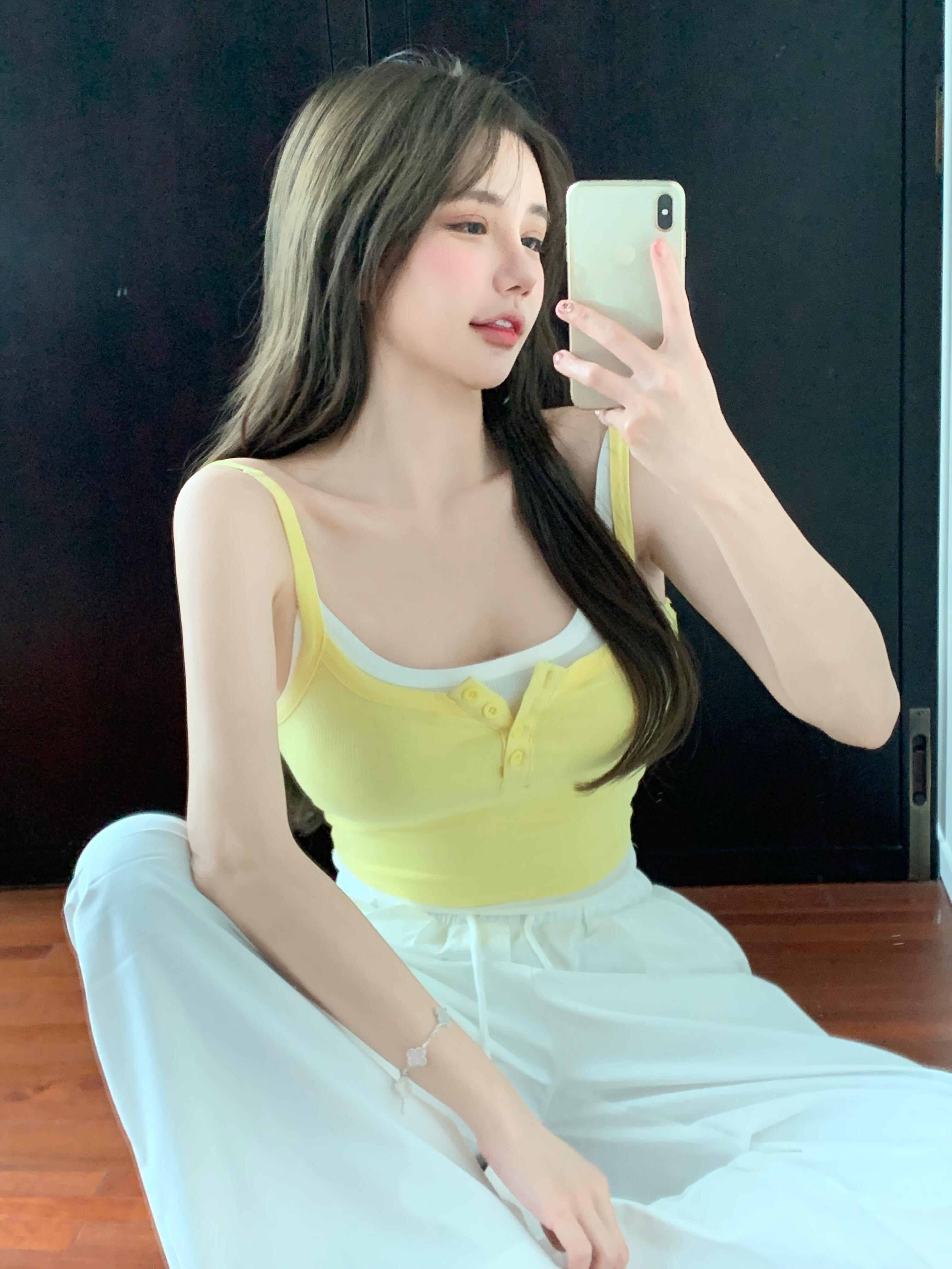 Real shot Summer new simple fashion contrasting fake two-piece slim camisole top
