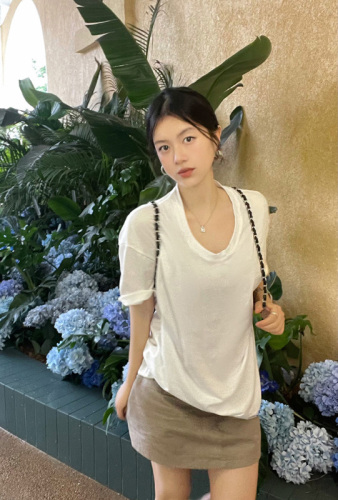 Real shot of chic big U-neck basic loose cotton white T-shirt