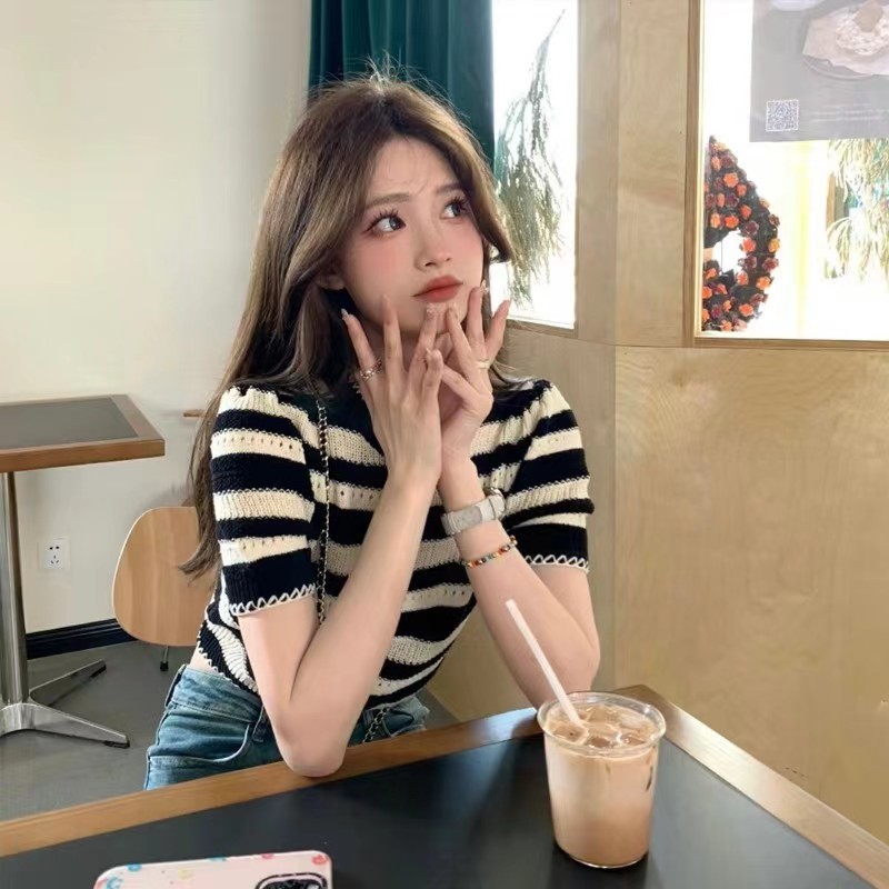Contrast striped T-shirt sweater for women in summer, Korean style hollow design, foreign style, age-reducing slimming top