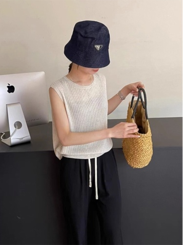 Apricot niche design hollow sleeveless vest for women summer thin loose ice silk sweater top for women to wear outside