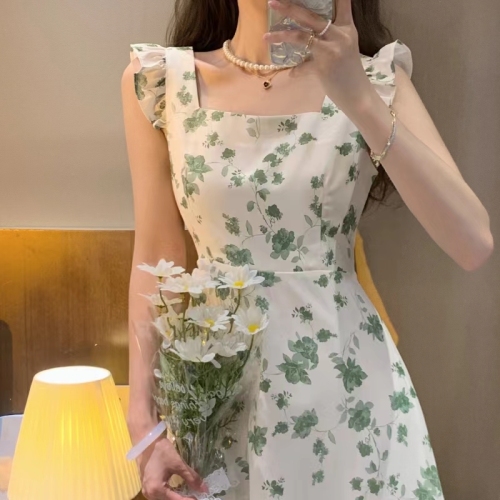 French tea break, fresh floral skirt, small flying sleeves, slim waist, sweet temperament, green suspender dress