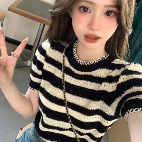 Contrast striped T-shirt sweater for women in summer, Korean style hollow design, foreign style, age-reducing slimming top