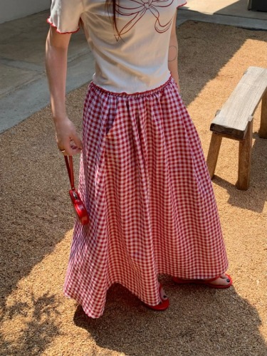 Actual shot 2024 ~ Short T-shirt with bow and wavy edges, red plaid tutu skirt, long A-line umbrella skirt