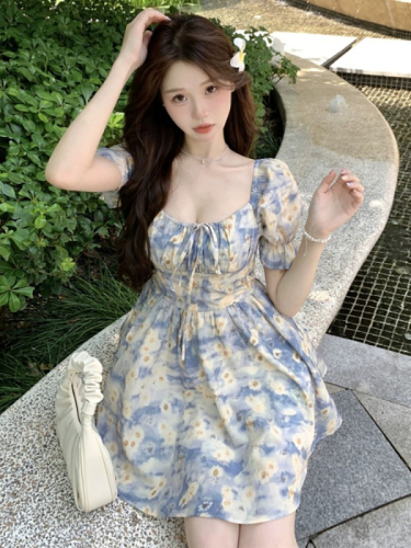 Tea break floral square neck short-sleeved dress for women summer 2024 new sexy one-shoulder high-end fairy short skirt