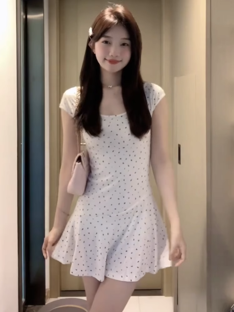 Pure girl Xiaobaihua short-sleeved dress summer pure lust style sexy slim slimming sweet spicy knitted skirt