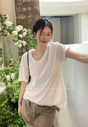 Real shot of chic big U-neck basic loose cotton white T-shirt