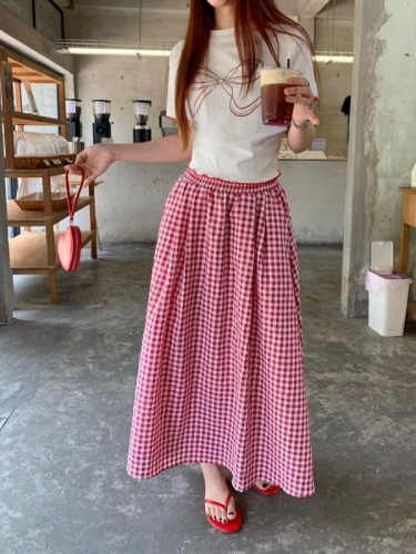 Actual shot 2024 ~ Short T-shirt with bow and wavy edges, red plaid tutu skirt, long A-line umbrella skirt