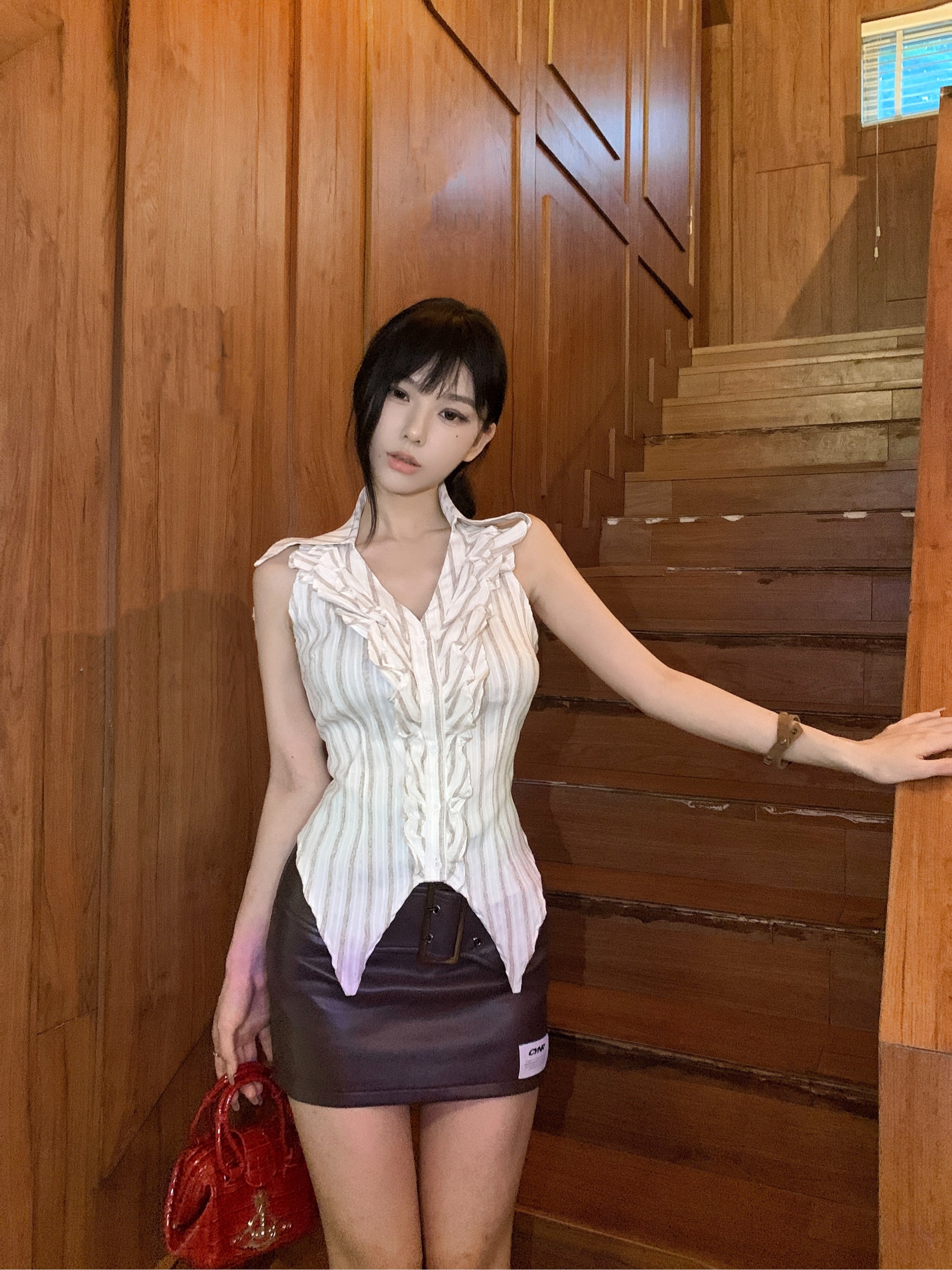 實拍 辣妹夏季掛脖V領馬甲無袖氣質設計感背心紐扣上衣女