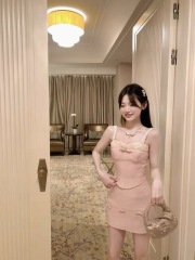 維斯小姐美運降臨精緻少女小香風套裝小個子蕾絲顯瘦魚骨吊帶