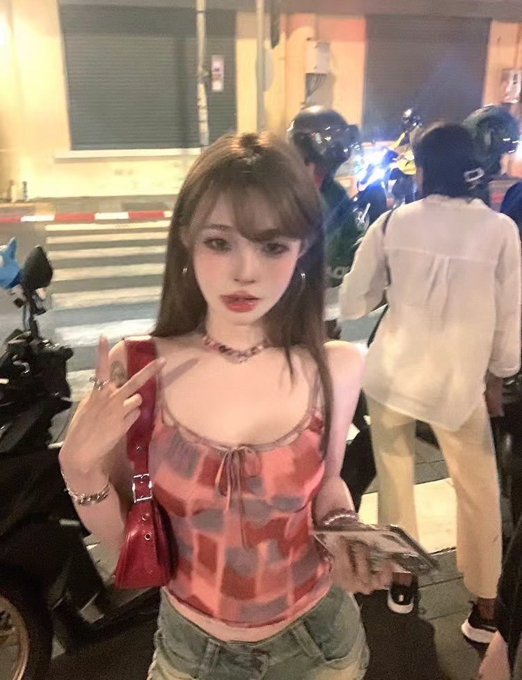 Suuuicee 辣欲幻想 暈染設計感網紗短款吊帶女辣妹純欲風無袖上衣