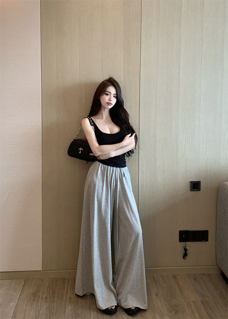 Actual shot of curved suspender slim fit U-neck spaghetti strap top + easy-to-wear fluttering trousers drawstring high-waisted wide-leg trousers