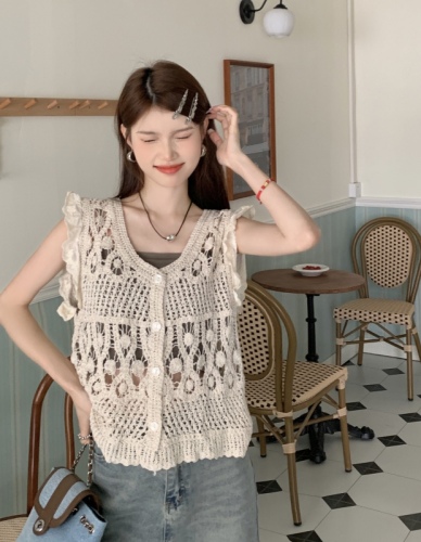 Actual shot of French hollow crocheted lace splicing V-neck flying sleeve vest blouse + slim-fitting tube top straps