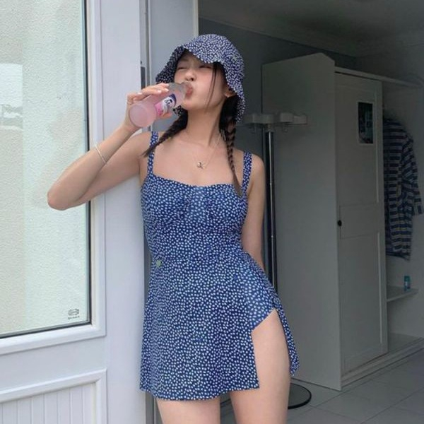 泳衣女2024新款性感日系粉色連體裙式女款顯瘦遮肚泳裝泡溫泉